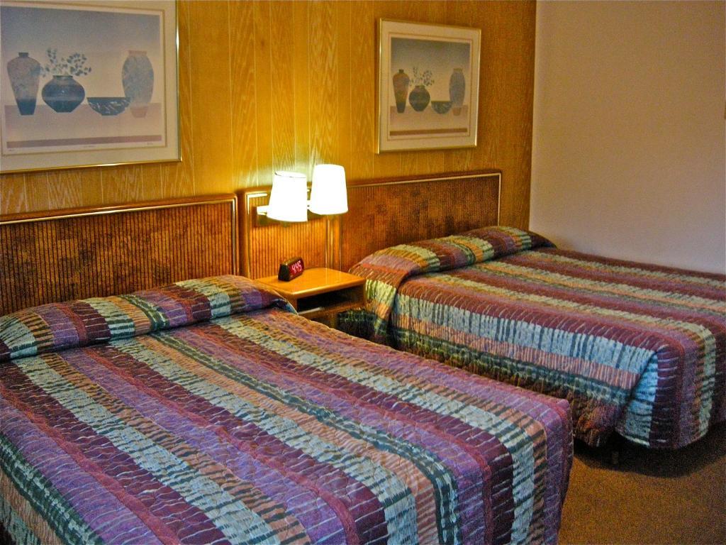 Motel 101 Gold Beach Room photo